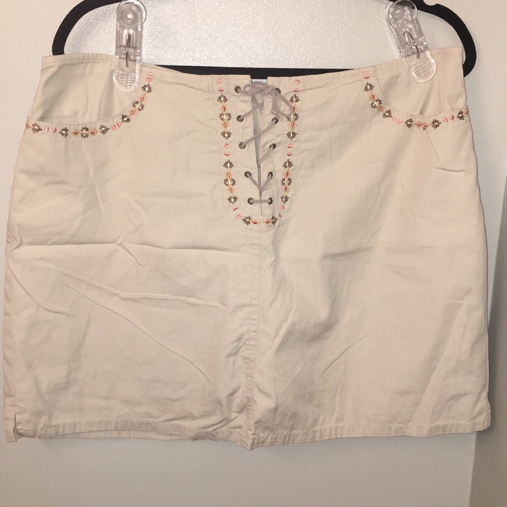 Floral detail skort